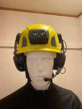 Last inn bildet i Galleri-visningsprogrammet, Hjelmpakke. Hjelm, hørselsvern, lyktefeste og hjelmlykt.
